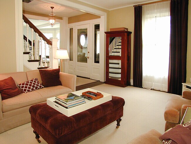 Study - 195 Bishop St.