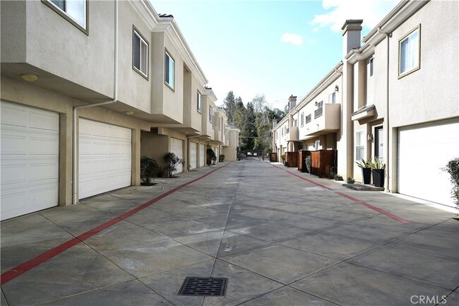 Photo - 7124 N Farralone Ave Unidad 110