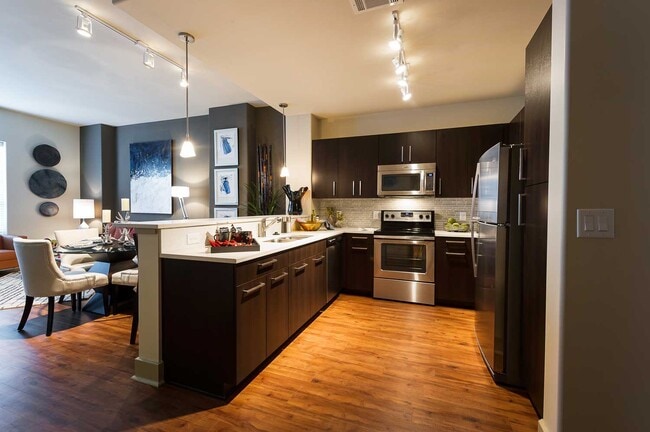 Luxury Living in Montrose 2/2 - Luxury Living in Montrose 2/2 Condo Unit CWG1