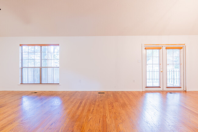 Photo - 541 Pointe South Dr