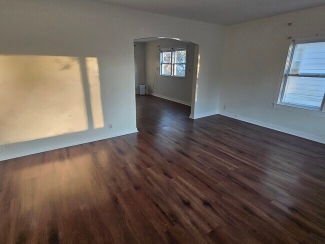 Photo - 306-311 11th Ave NW