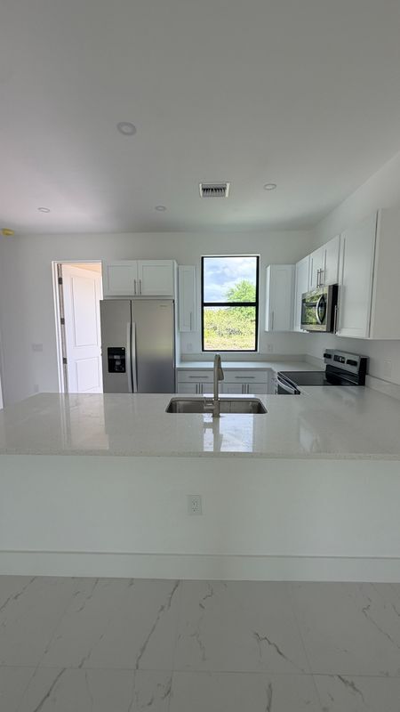 Photo - 496 Loretta Ave S