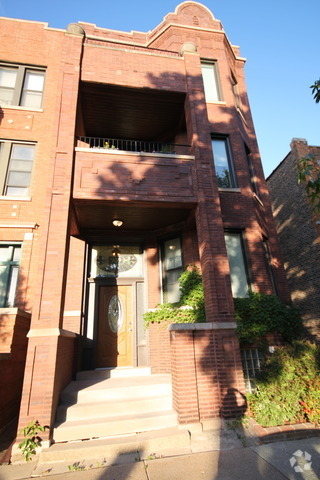 Building Photo - 909 N Leavitt St Rental