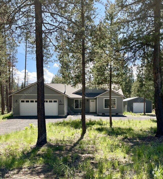 Building Photo - Beautiful home in Sunriver on wooded lot a...