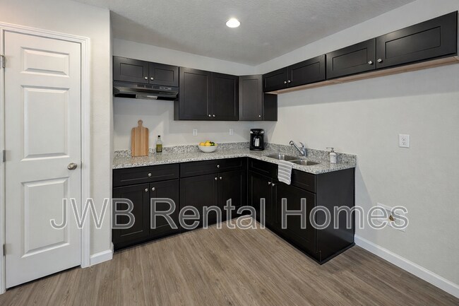 Photo - 1454 Francis St