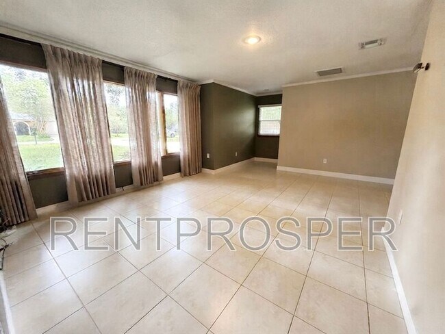 410 Nina Rd NE