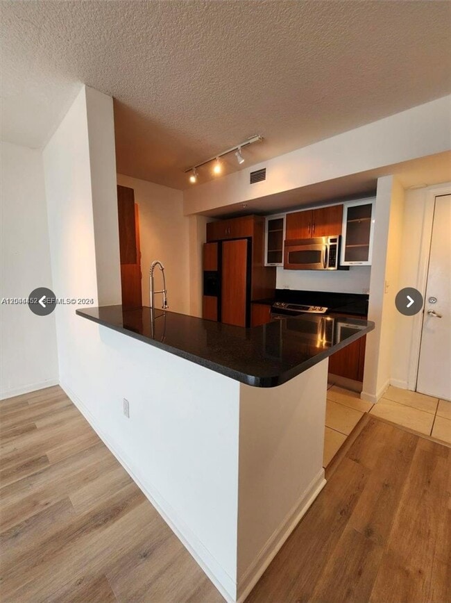 Photo - 18800 NE 29th Ave Unidad 1007