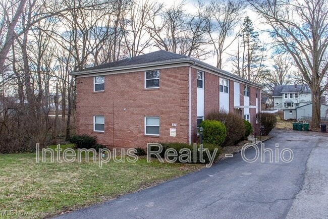 Building Photo - 57 Willow Dr Unit Apt 3