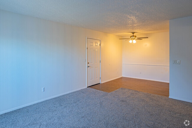 2BR, 1BA - 950SF