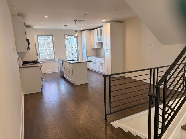 Photo - 2421 Manton St