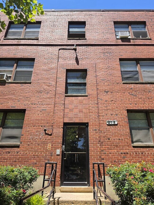 Photo - 208 KENILWORTH AVE NE