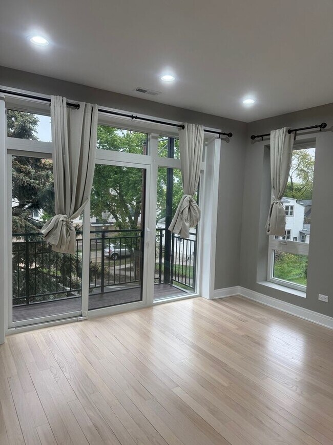 Photo - 7428 N Rogers Ave Unit 2E