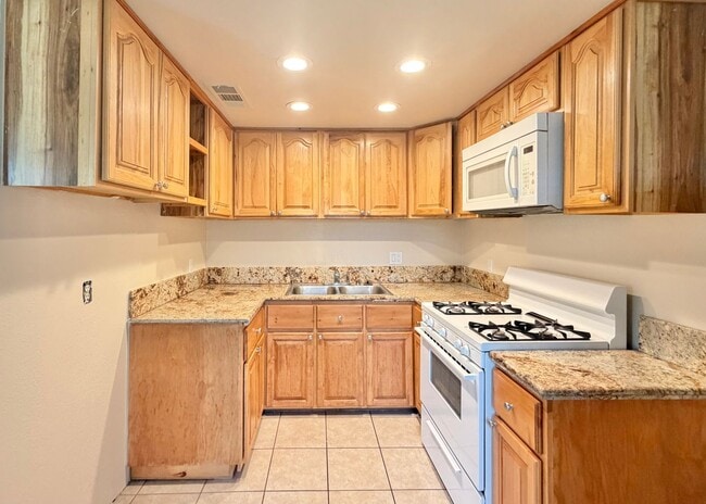 Photo - AVAILABLE NOW!! 2 Bedroom 1 Bathroom apartment in Palm Springs! Unit 03