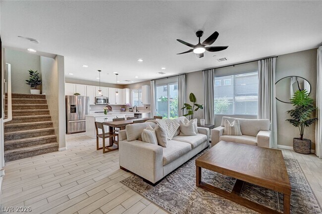 Photo - 372 Silva Pl