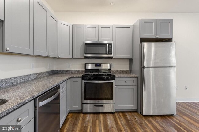 Building Photo - 2411 Kensington Ave Unit 309