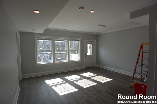 Building Photo - 120 Kenrick St Unit 5