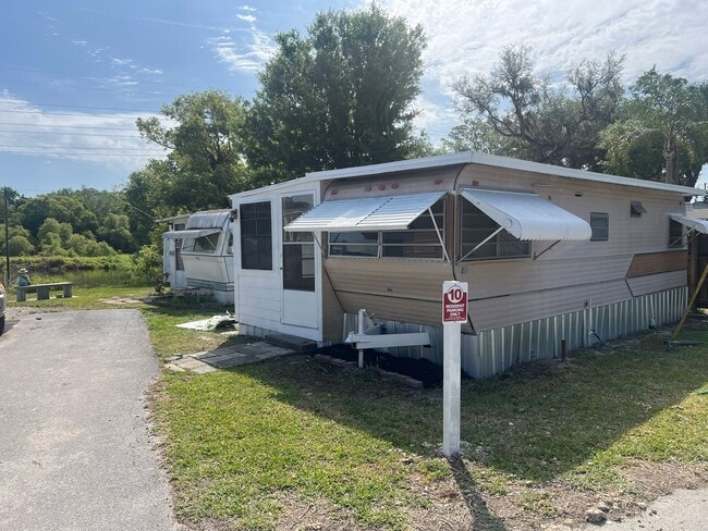 Building Photo - 1/1 Mobile Home - Rent to own - Zephyrhills, FL Unit 10
