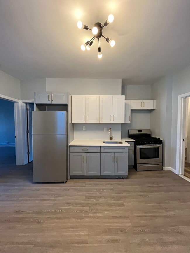 Building Photo - 54 Stegman St Unit 3