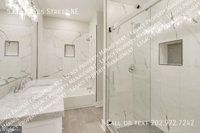 Photo - 5333 Hayes St NE