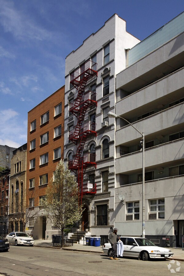 323 E Eighth St - 323 E Eighth St