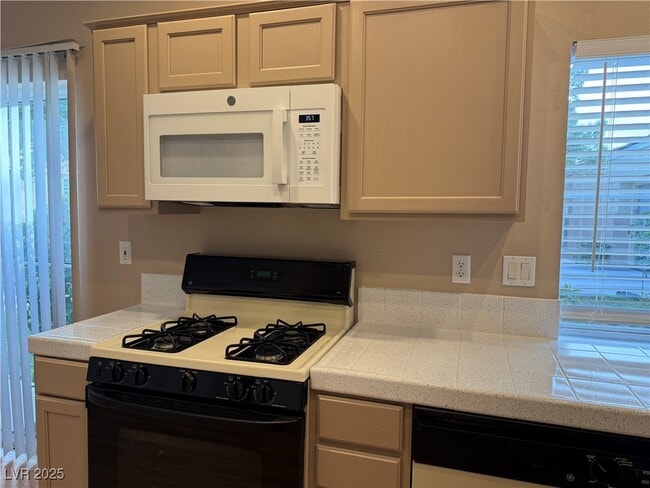 Photo - 641 Bear Grass St