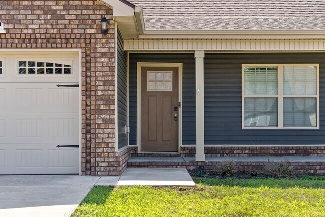 Photo - Pet Friendly Three Bedroom!