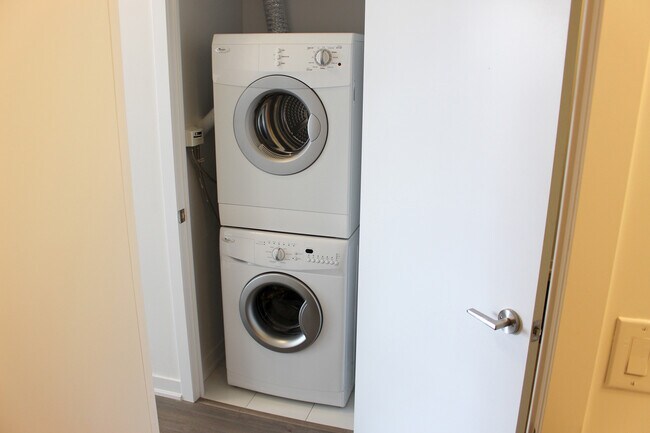 Photo - 85 Duke St W