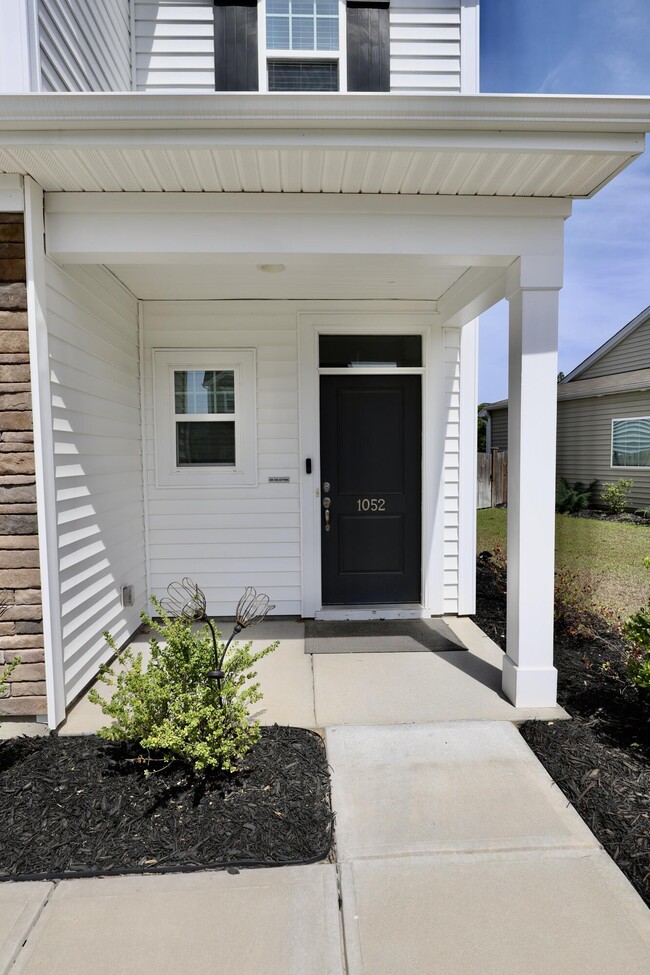 Photo - 1052 Ashcroft Cir