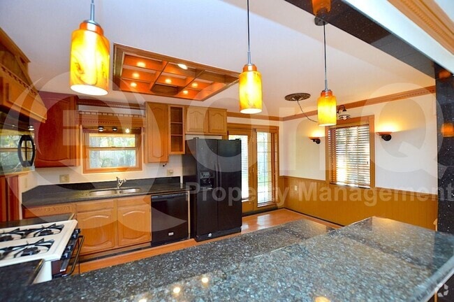 Building Photo - 15 E 14th St Rental
