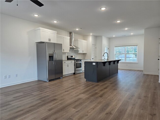 Photo - 999 N Crater Ave