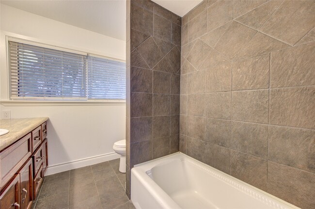 Building Photo - 8439 Westview Dr