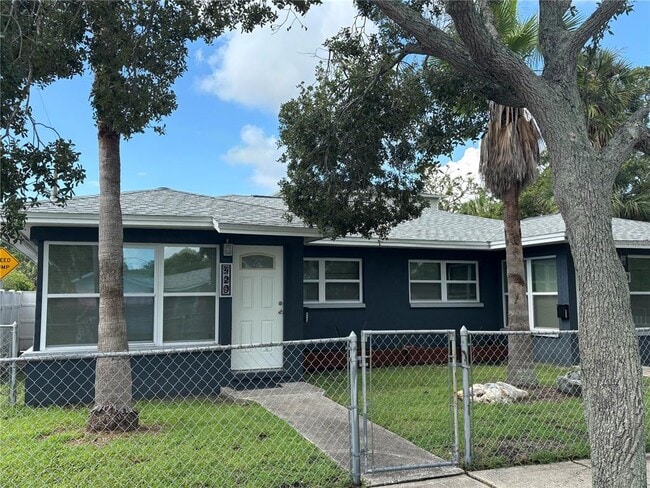 Building Photo - 420 15th Ave S Rental