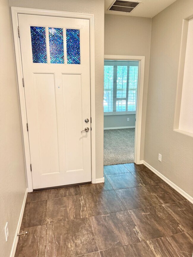 Photo - Beautiful 4 Bedroom Single Level Home Loca...