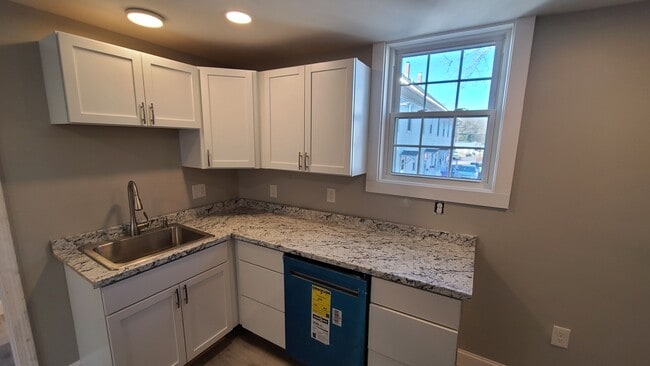 kitchen pic 2 - 12 Library St Unit C