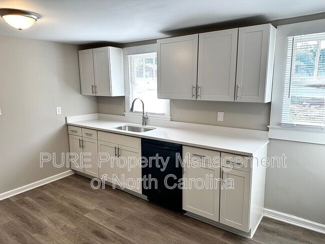 Building Photo - 606 Carver Dr