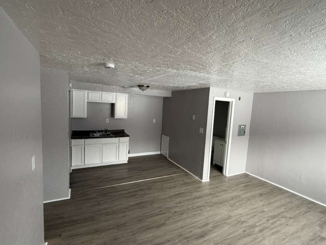 Photo - 15112 Euclid Ave Unidad 206