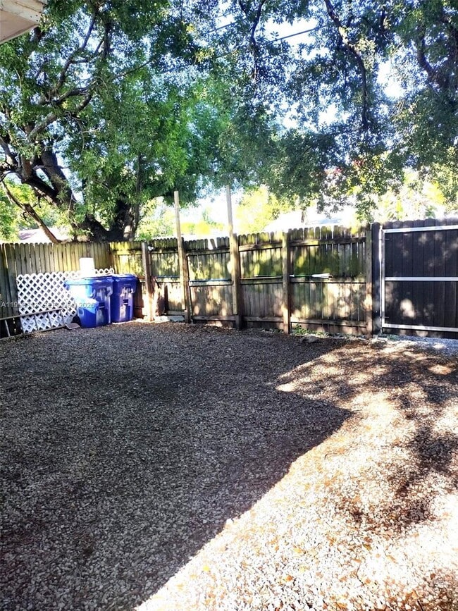 Photo - 142 NE 56th St Unidad B