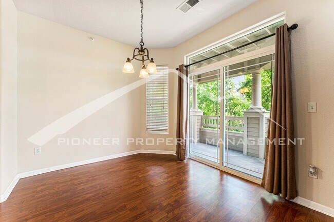 Photo - Charming condo with Central AC and 1 Car G... Unidad 201