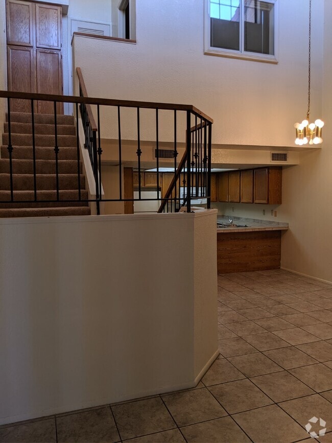 Building Photo - 3 Bedroom Home in Papago! Close to Tempe a... Unit E-127