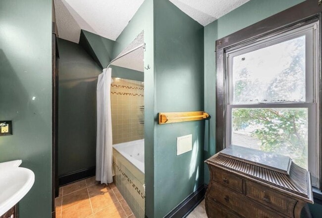 Photo - 311 E 31st St