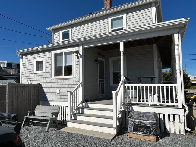 18 Marshfield Ave
