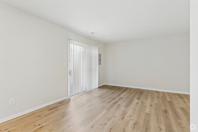 Elite 2BR, 1BA - 790SF - Living Room