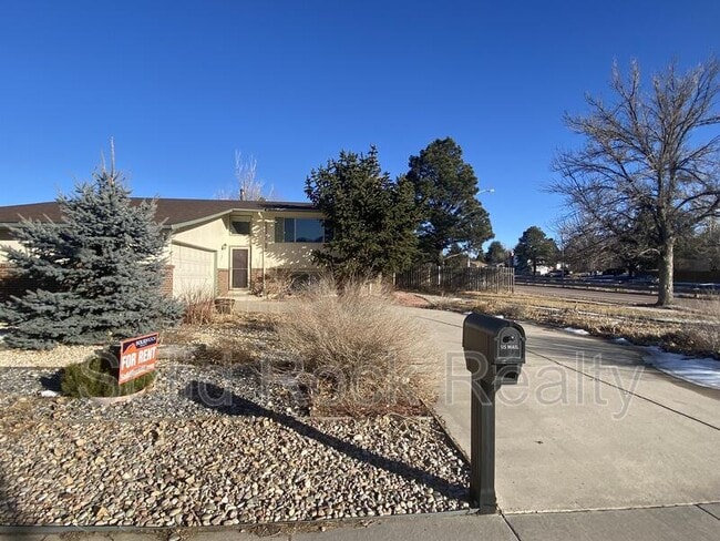 Building Photo - 6505 Wicklow Cir E