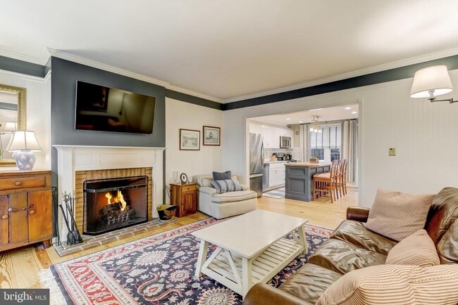 Photo - 145 W Hill St