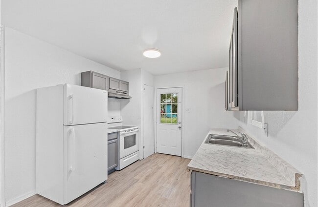 Photo - Beautiful 3 bedroom, 2 bathroom House