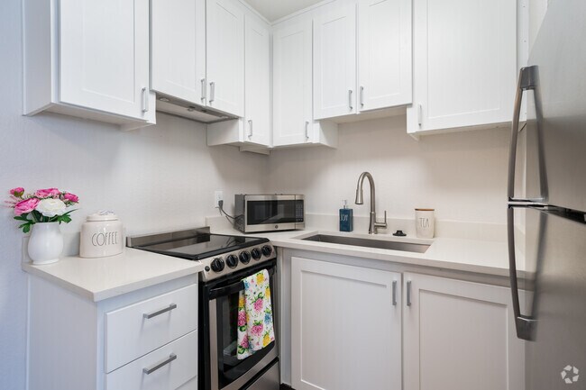 1BR, 1BA - The Lark