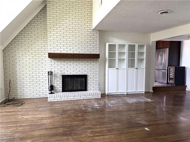 Photo - 5922 Howe St