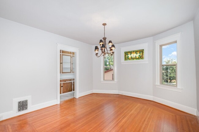 Photo - Modern Comfort Meets Prime Oakley Living –... Unit #2