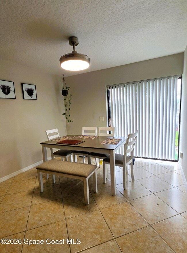Photo - 612 Cedar Side Cir NE