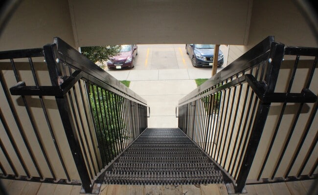 Photo - 2000 Meadow Ct Unit 212